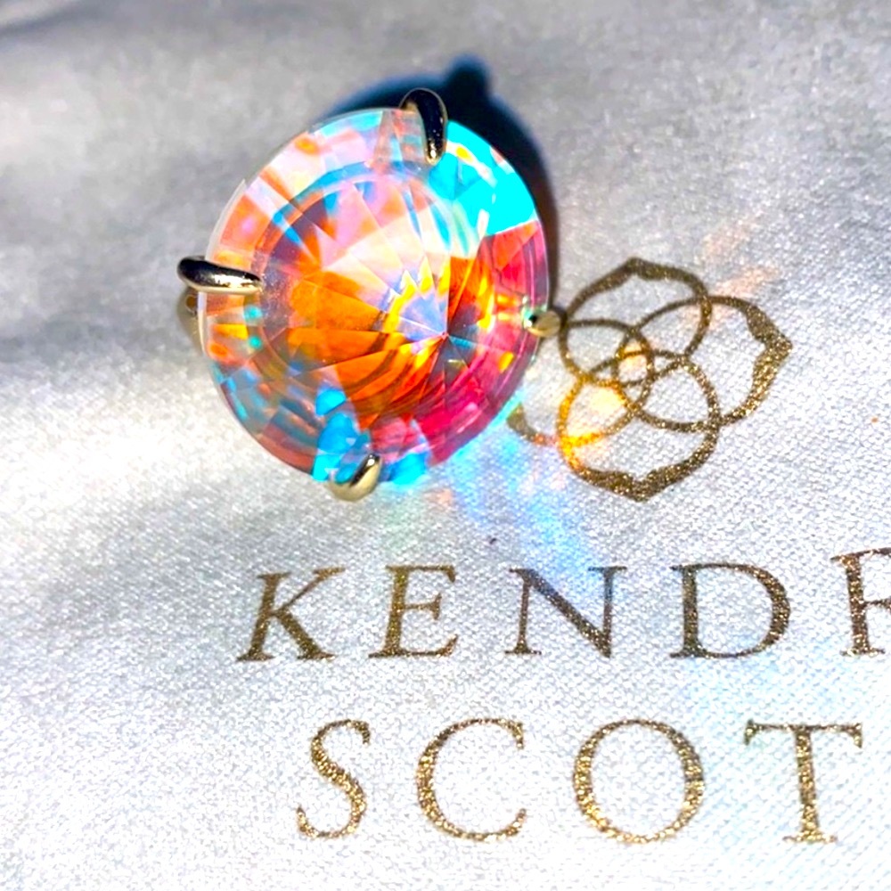 Kendra Scott Jolie Breathtaking.                Gold Dichroic Cocktail Ring
Sz 6